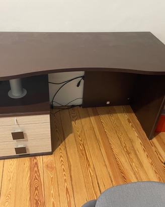 Scrivanie con cassettiera