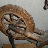 Arcolaio in legno antico vintage filatoio