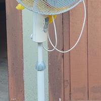 ventilatore a piantana a tre velocità 