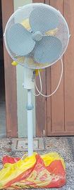 ventilatore a piantana a tre velocità 