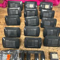 Pulsanti interruttori ecc BTicino Living Intern.