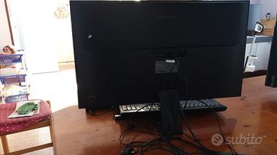 Computer e mouse cassa e tastiera