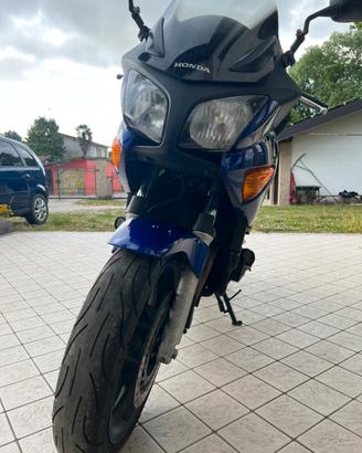 Honda cbf 600