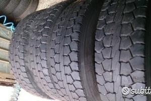 4 pneumatici usati autocarro 225 75 17.5 pi