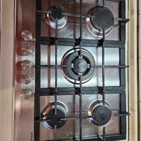 Piano cottura a 5 fuochi