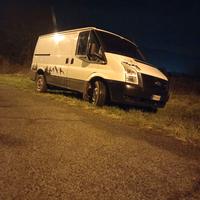 Ford transit con semi allestimento interno
