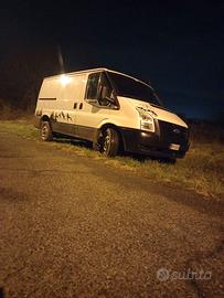Ford transit con semi allestimento interno