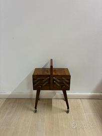 Cassetta da cucito vintage