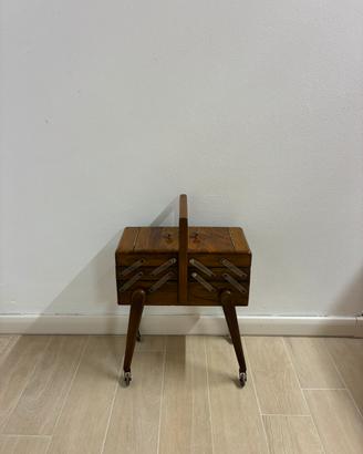 Cassetta da cucito vintage