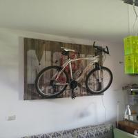 supporto da parete per bici retroilluminato 