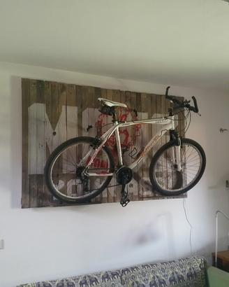 supporto da parete per bici retroilluminato 