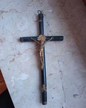 Antico crocifisso in legno e ottone