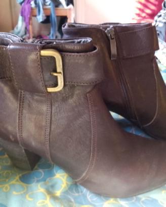 Scarpe stivaletto stiloso