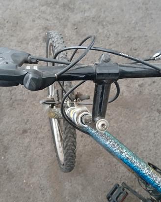 Mountain bike con cambio