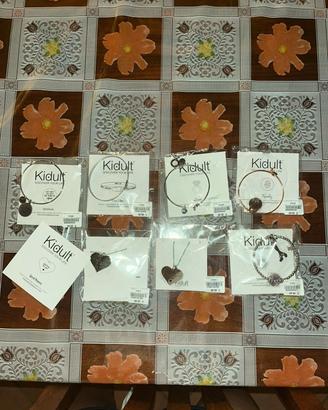Bracciali e collane kidult