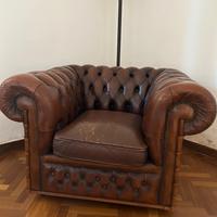 Divano tre posti e poltrona Chesterfield