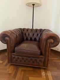 Divano tre posti e poltrona Chesterfield