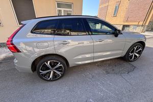 Volvo XC60 B4 AWD Plus Dark 2024 – Full Optional