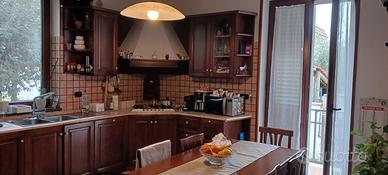  cucina  completamente fatta a mano 