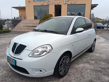 Lancia Ypsilon 1.3 MJT 105 CV Sport MomoDesign