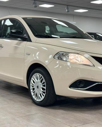 Lancia Ypsilon 1.2 69 CV 5 porte Platinum GPL