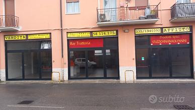 Locale Commerciale con Canna Fumaria