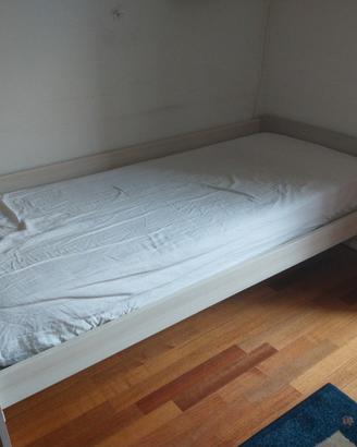 letto singolo 2mtx90 con materasso. 