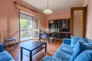 Appartamento con tre camere da letto, due bagni e