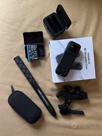 Insta360 X5 con accessori
