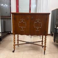 Mobile vintage in legno con intarsi
