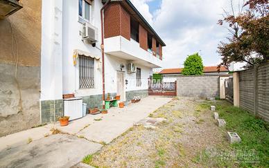 AMPIO 3 LOCALI, SENZA SPESE, IN CENTRO