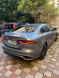 JAGUAR XE black DYNAMIC Line