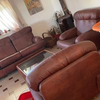 Divano letto + 1 poltrona + tavolino