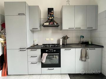 Cucina Ikea con elettrodomestici
