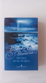 Kathleen E. Woodiwiss, Petali sull'acqua
