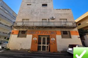 Intero Immobile Su Tre Livelli + Lastrico Da Ristr