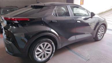 C-HR '2024 1.8 hev Active fwd e-cvt 12700 KM