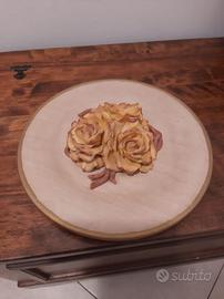 Centrotavola in legno con rose in pasta di mais