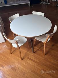 Tavolo e sedie