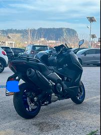 TMAX 560 icon black