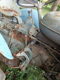 Trattore vecchio di circa 70 anni