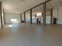 capannone-al-1-piano-con-bagno-ufficio-e-2-p-auto