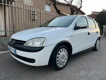 Opel Corsa 1.2i 5 porte Euro 4 adatta a neopatenta