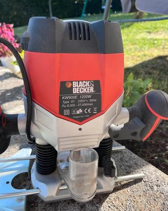 Elettro fresatrice Black&Decker  KW900E