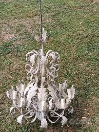 Lampadario in ferro battuto