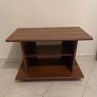 Mobile porta TV in legno con ripiani e ruote