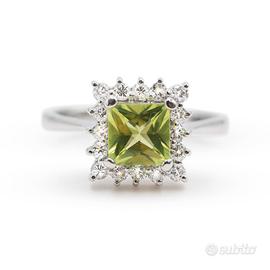 Anello in oro bianco con peridoto e diamanti