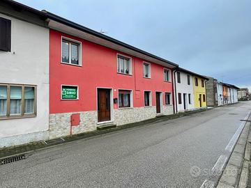 Casa tricamere con giardino riservato e garage ...
