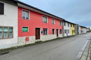 Casa tricamere con giardino riservato e garage ...