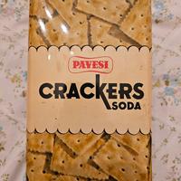 scatola in latta vjntage cracker pavesi soda 